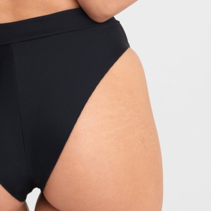 Venus Triangle Bikini | Black