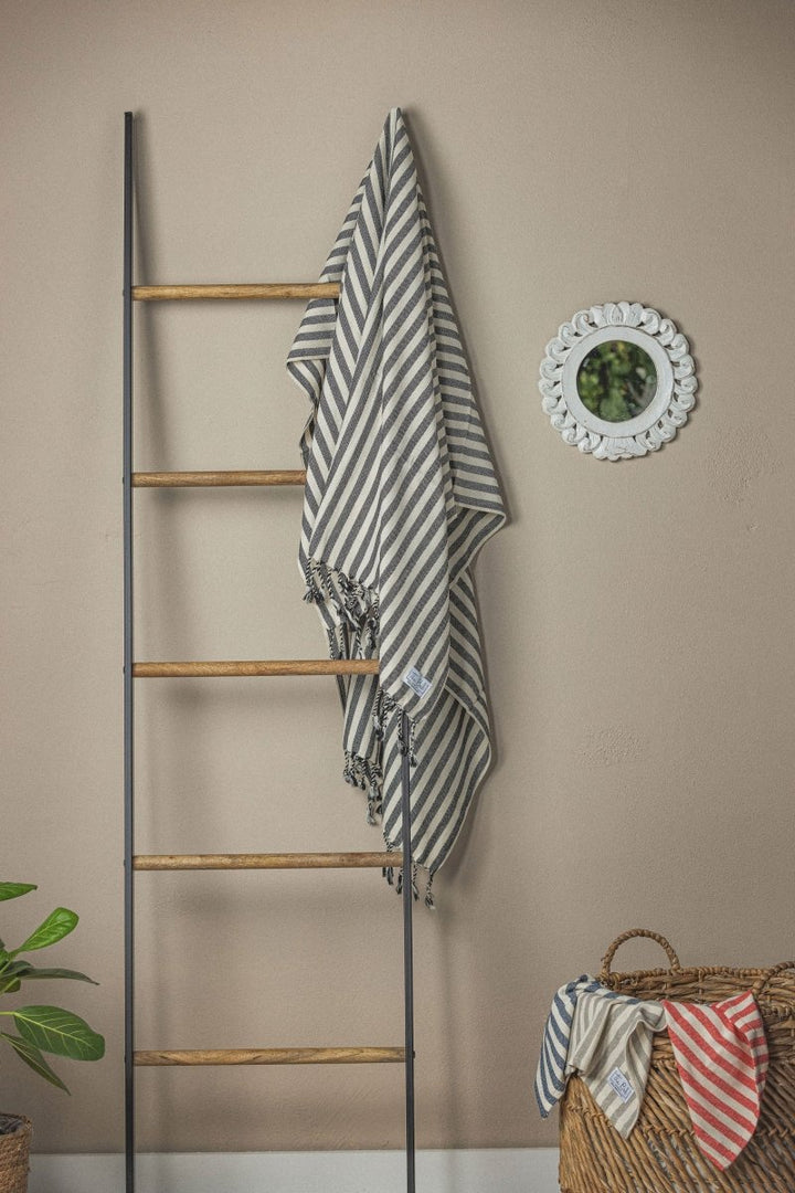Vertical Stripe Turkish Beach Towel – Full-Size, Handwoven with Tassels – Modern Design