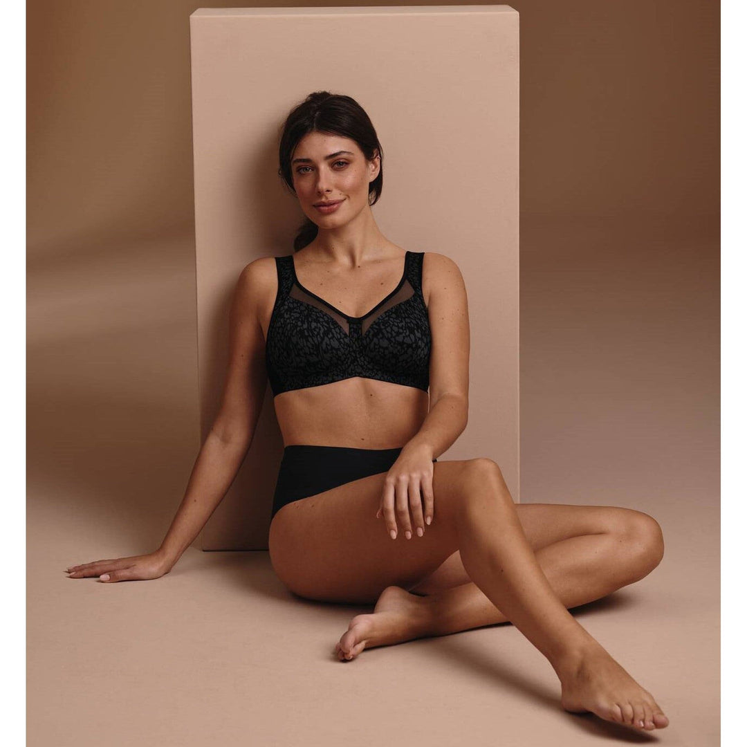 Clara Art Smooth Molded Non-Wire Bra | Black