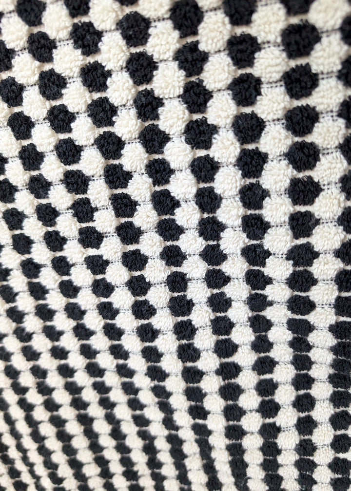 Bloom Collection – Oversized Turkish Cotton Bath Towel with Raised Texture and Hand-Tied Tassels