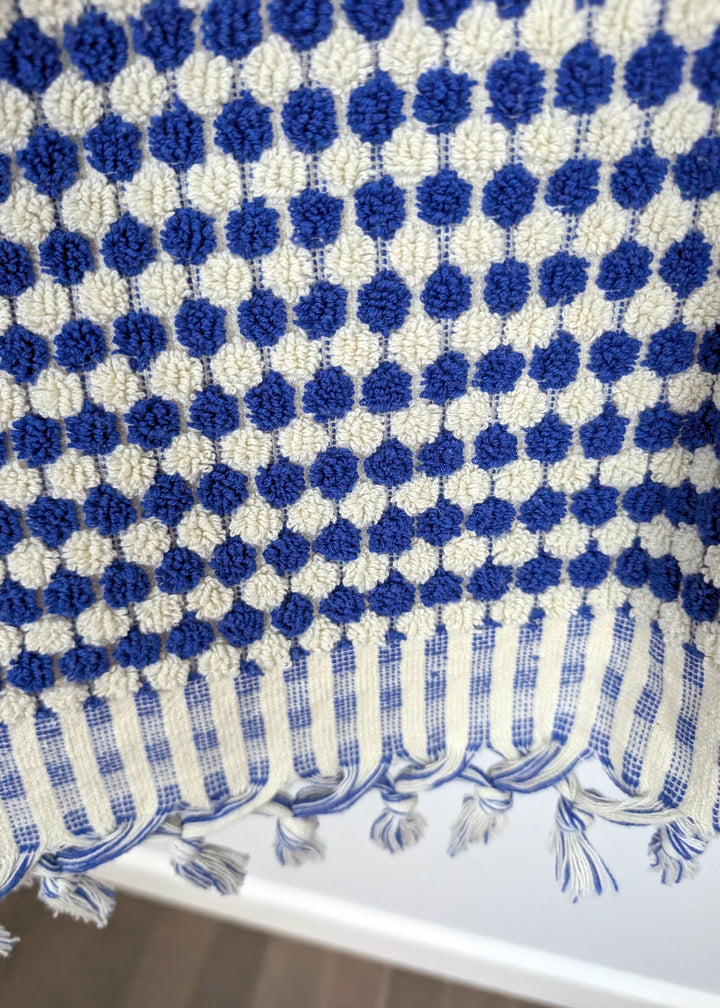 Bloom Collection – Oversized Turkish Cotton Bath Towel with Raised Texture and Hand-Tied Tassels