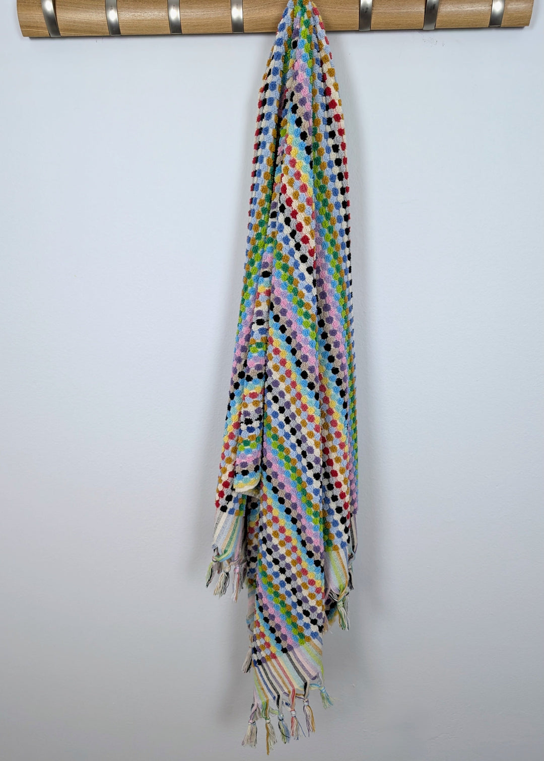 Bloom Collection – Oversized Turkish Cotton Bath Towel with Raised Texture and Hand-Tied Tassels
