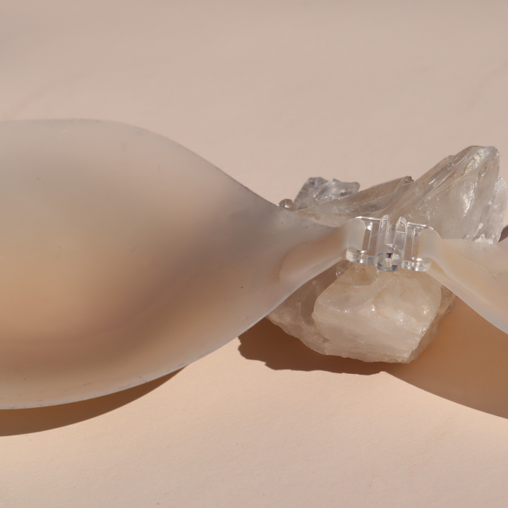 Seamless Stick-On Bra in LIGHT TINT