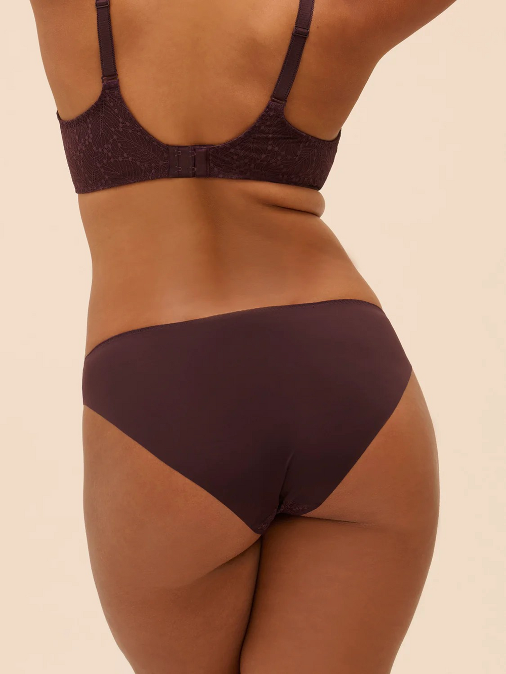 Simone Perele french lingerie Brown lingerie set on a beige background